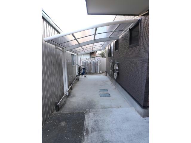 建物外観　駐輪場
