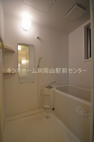 バス・シャワールーム　清潔感溢れるお風呂