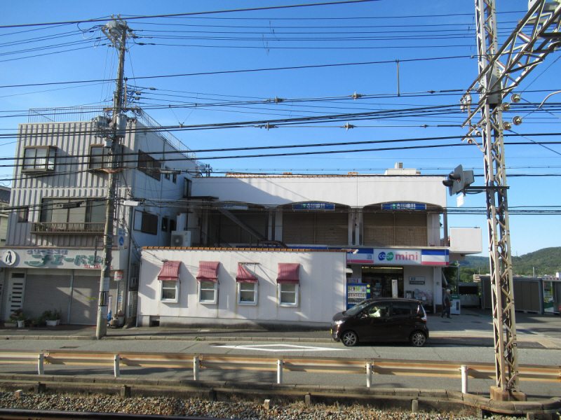 スーパー　コープこうべ　ミニ山の街店（スーパー）まで495m