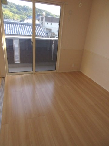 居室・リビング　3階別室の参考写真です。現況を優先します。（303）