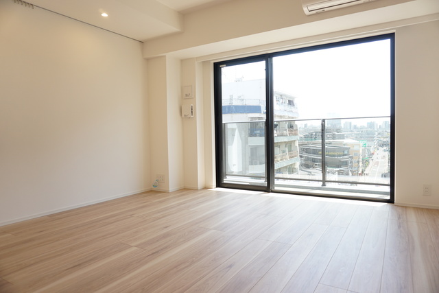 居室・リビング　南向きのリビングではぽかぽかの日差しが感じられます！