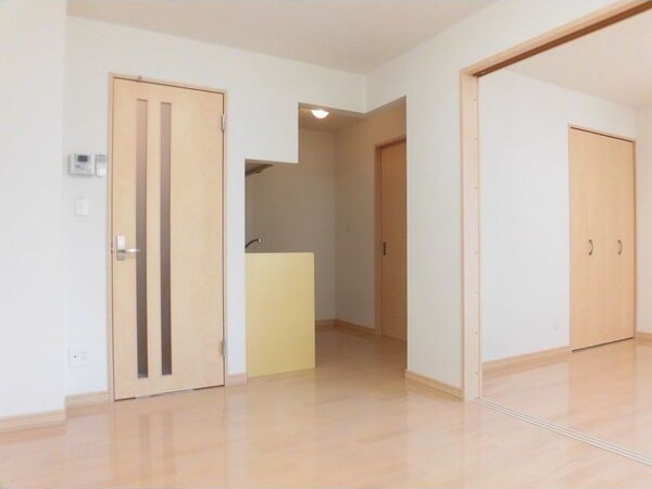 居室・リビング　明るい居間で気持ちまで明るくなりますね！