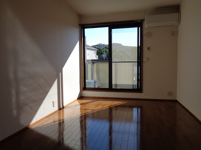 居室・リビング　南向き日当たり良好の洋室☆