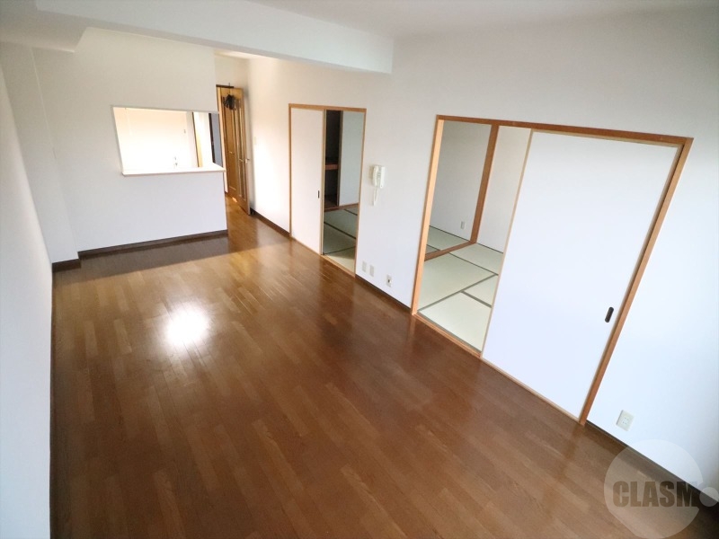 居室・リビング　広々としたリビングルーム