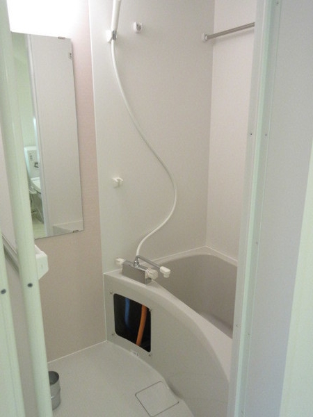 バス・シャワールーム　雨の日でも安心の浴室乾燥機付きです♪