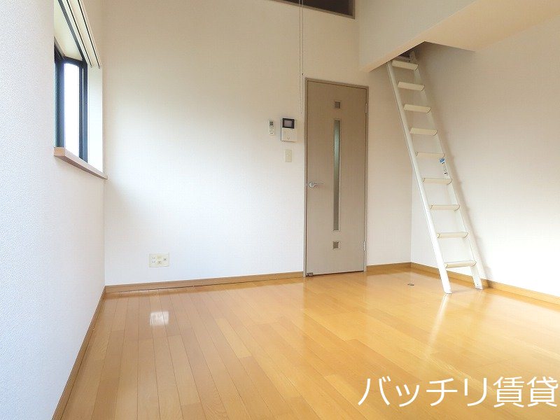 居室・リビング　同型タイプの為、現状を優先致します。