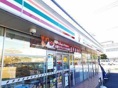 コンビニ　セブンイレブン（コンビニ）まで400m