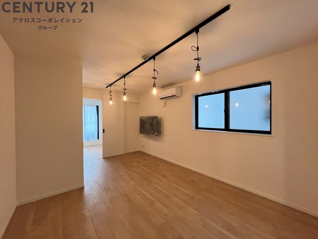 居室・リビング　エアコン付きの広いリビング