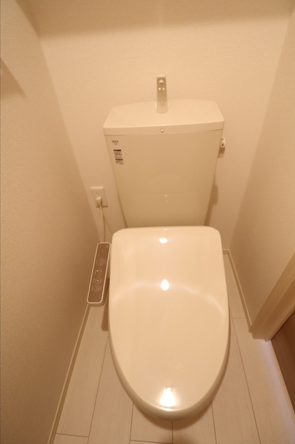 トイレ　温水洗浄暖房便座