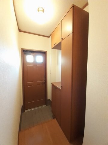 玄関　収納もある玄関です