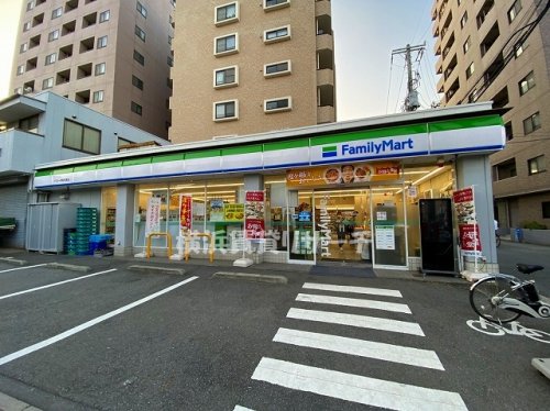 コンビニ　ファミリーマートアスロード横浜生麦店（コンビニ）まで113m