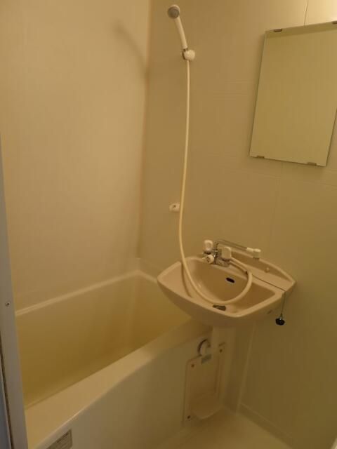 バス・シャワールーム　バストイレ別なのでゆったり癒しのバスタイムを満喫できます♪