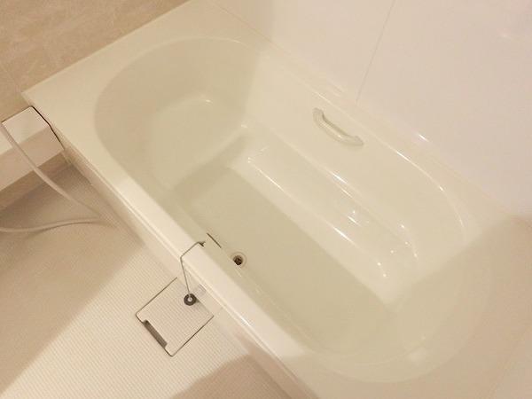 バス・シャワールーム　浴室乾燥機、追い焚き機能付きバス！