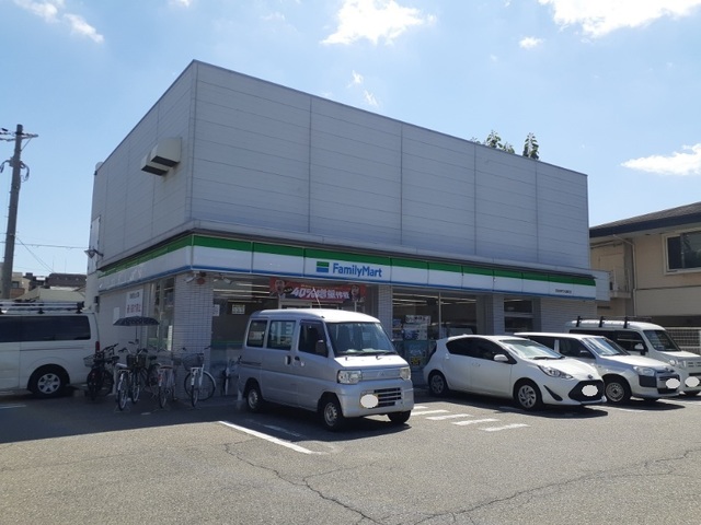 コンビニ　ファミリーマート津門大箇町店様（コンビニ）まで400m