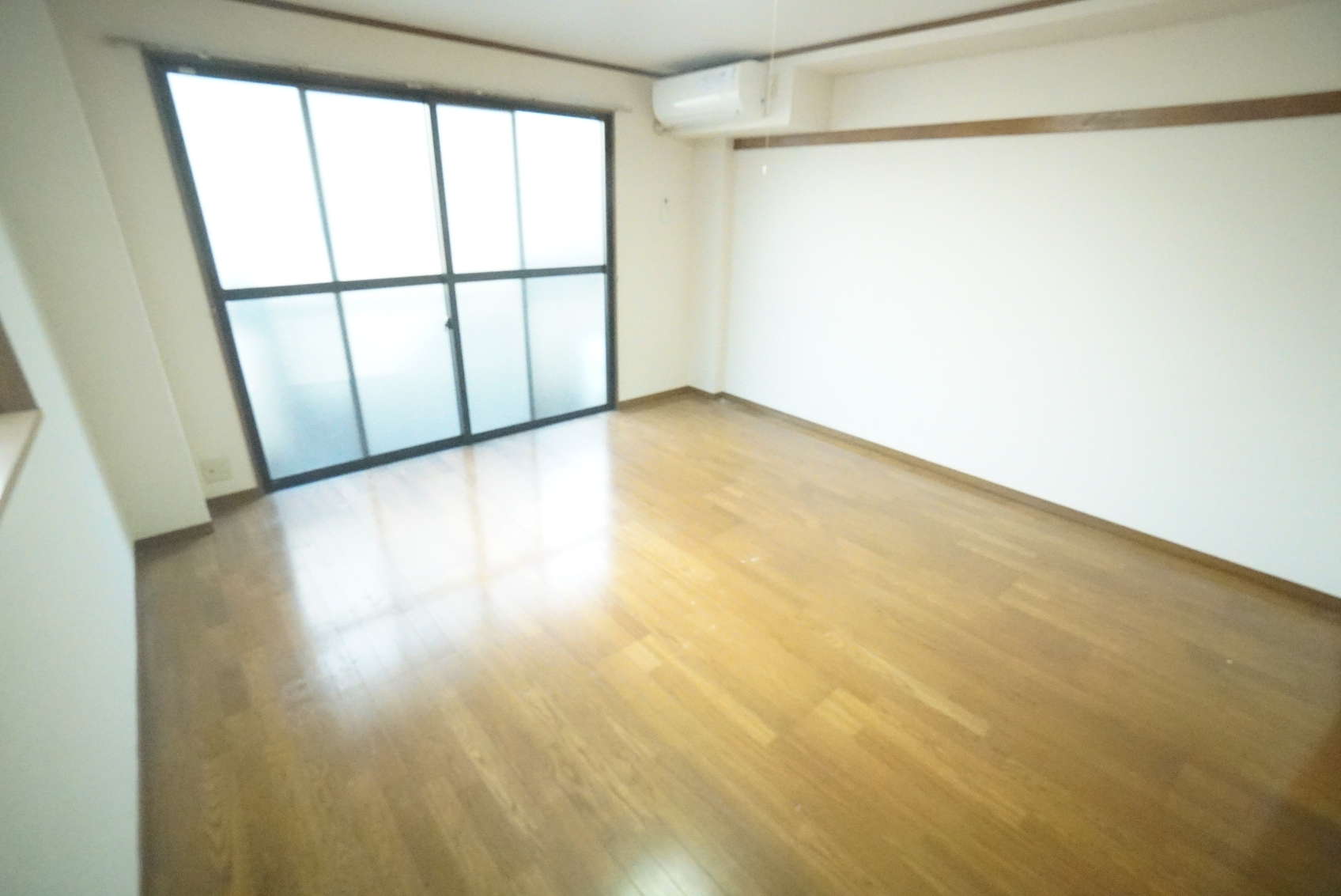 居室・リビング　※同物件別号室の参考写真です。