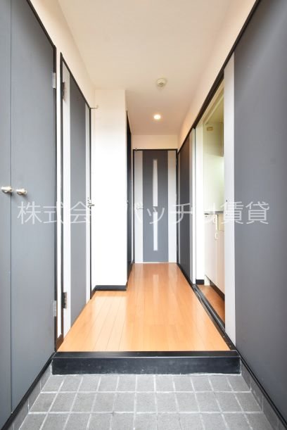 玄関　別号室写真の為現況を優先致します。