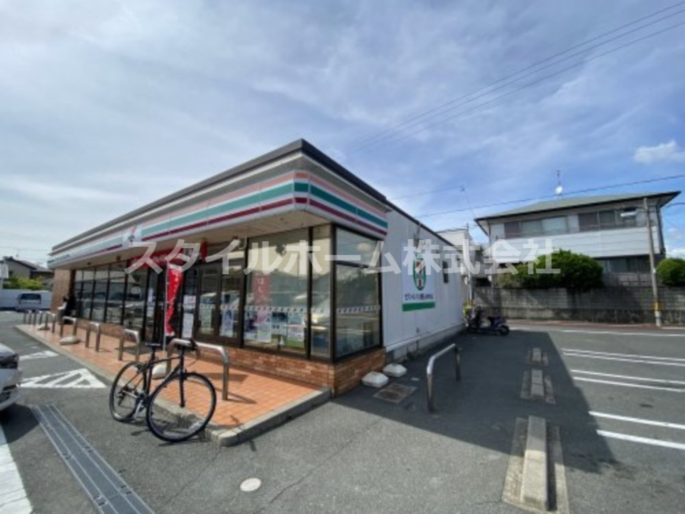 コンビニ　セブンイレブン豊橋三本木町店（コンビニ）まで888m