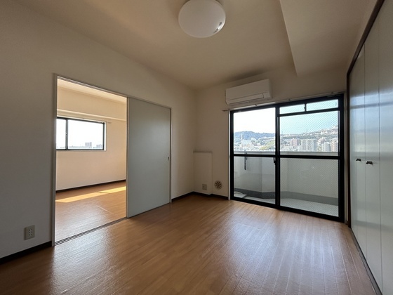 居室・リビング　※別号室の写真です。