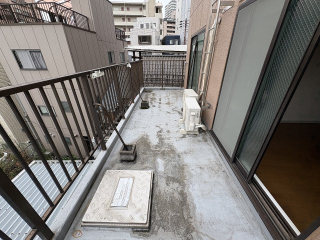 バルコニー　陽当たり良好なバルコニーです