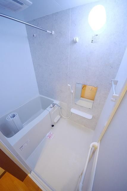 バス・シャワールーム　★鏡付きで綺麗なお部屋です★