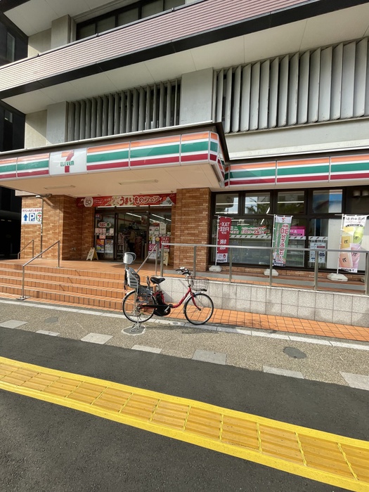 コンビニ　物件（コンビニ）まで80m