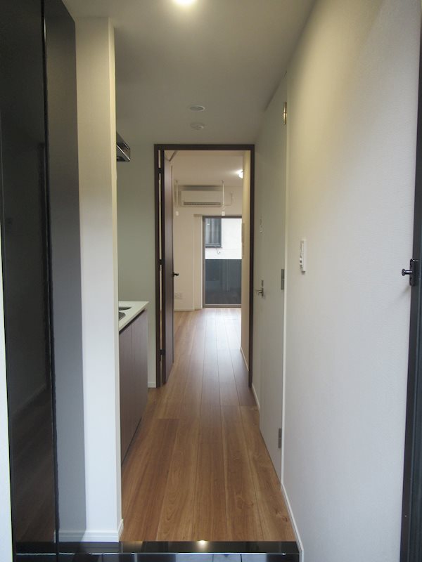 玄関　同建物内別のお部屋の参考写真になります。