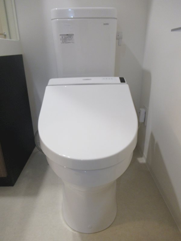 トイレ　同建物内別のお部屋の参考写真になります。