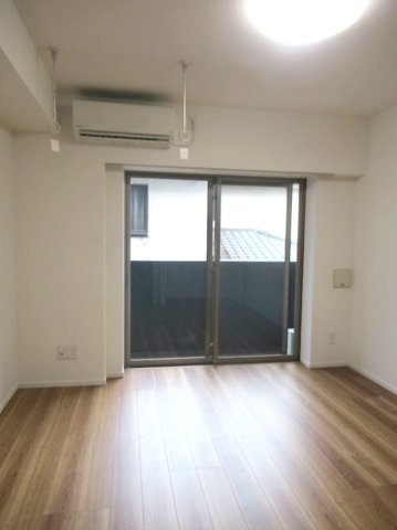 居室・リビング　同建物内別のお部屋の参考写真になります。