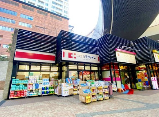 ドラックストア　ココカラファイン目黒大橋店（ドラッグストア）まで27m