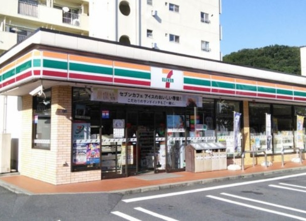 コンビニ　セブンイレブン日吉本町３丁目（コンビニ）まで444m