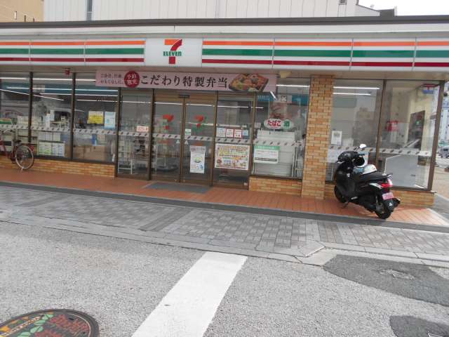 コンビニ　セブンイレブン（コンビニ）まで109m