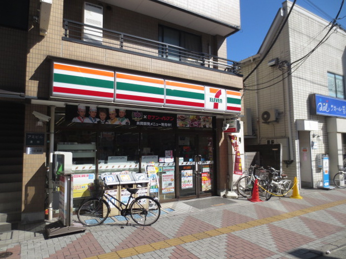 コンビニ　セブンイレブン新大塚駅前店（コンビニ）まで210m