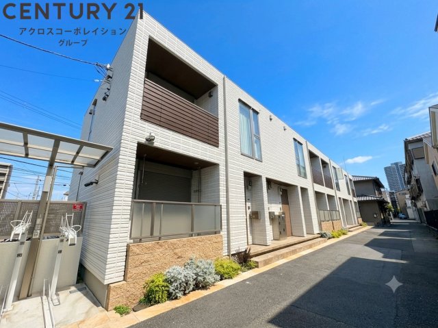 建物外観　宅配ボックス、防犯カメラ完備♪