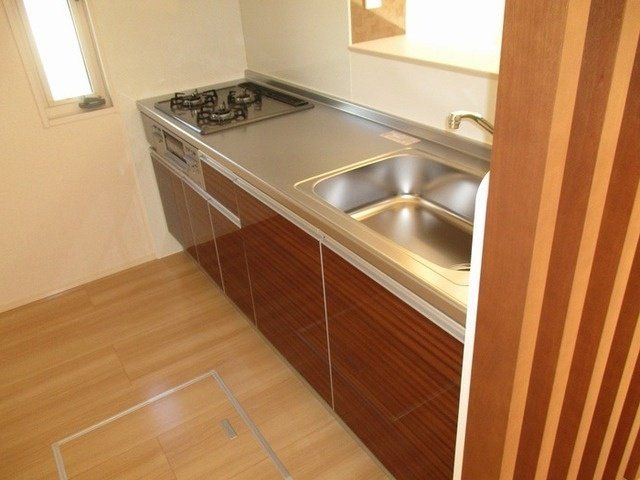 キッチン　お料理好きには嬉しい3口のシステムキッチン