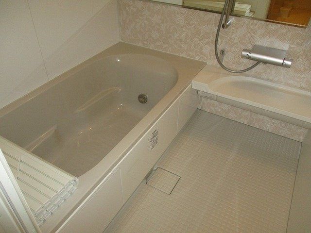 バス・シャワールーム　ゆったりとした一坪の浴室は魅力的です