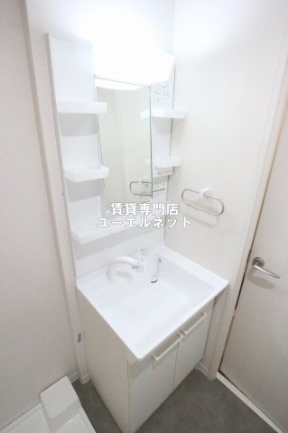 洗面設備　清潔感ある独立洗面台で毎日気持ちよく♪