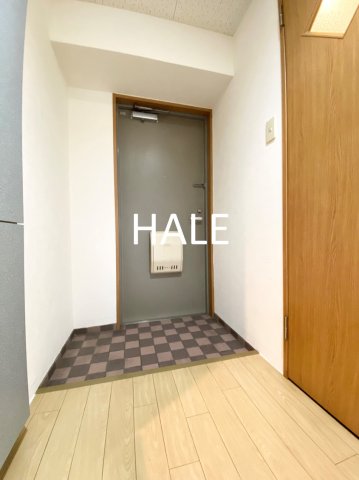 玄関　同物件別部屋です