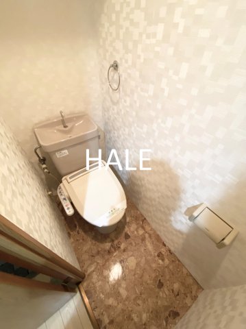 トイレ　同物件別部屋です