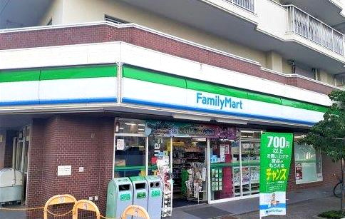 コンビニ　ファミリーマート みのてつ彩紅橋店（コンビニ）まで74m