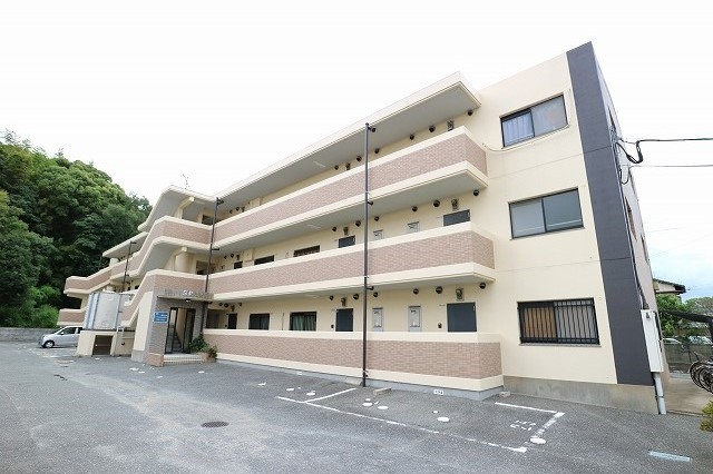 建物外観　粕屋町でのお部屋探しは、トーマスリビング粕屋店へご相談下さい