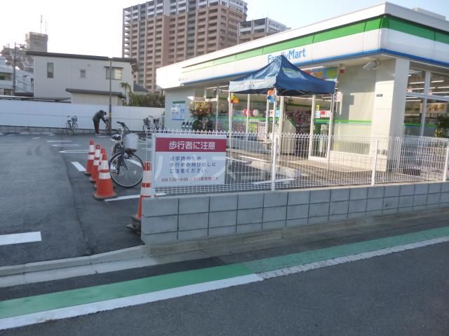 コンビニ　ファミリーマート赤羽北三丁目店（コンビニ）まで638m