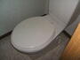 トイレ　落ち着いた色調のトイレです
