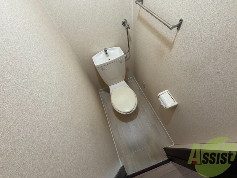 トイレ　こちらはトイレです。清潔感があり、安心して使用できます。