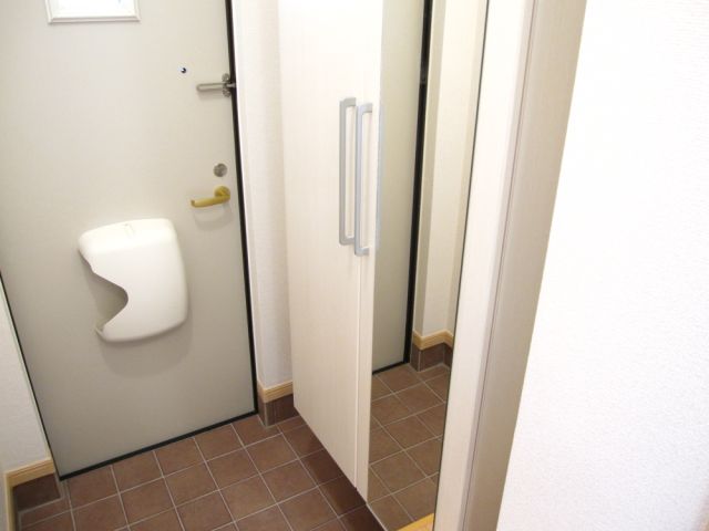 フォレスタ ロヴィーネ 3の玄関写真