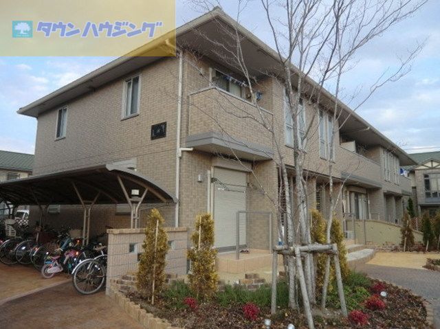 建物外観　新興住宅地に立地　住環境良好