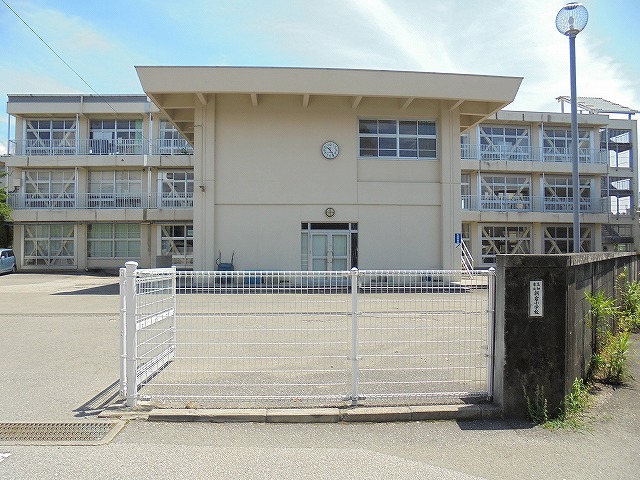 小学校　朝倉小学校（小学校）まで1484m