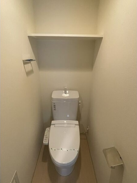 地下鉄御堂筋線 東三国駅 徒歩7分 10階建 築13年のトイレ写真