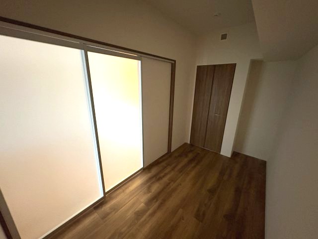 居室・リビング　明るい洋室です