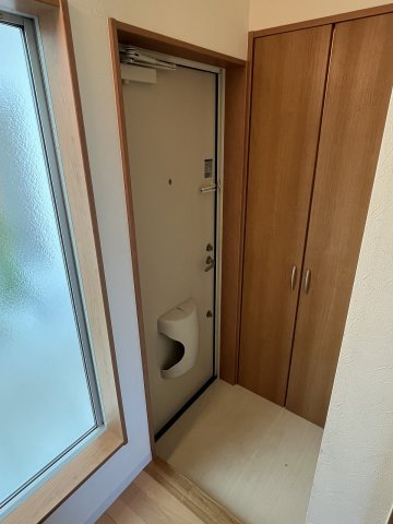 玄関　玄関には大きな玄関収納がございます！