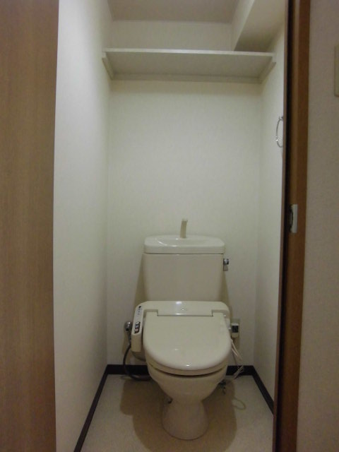 トイレ　ウオシュレット付き